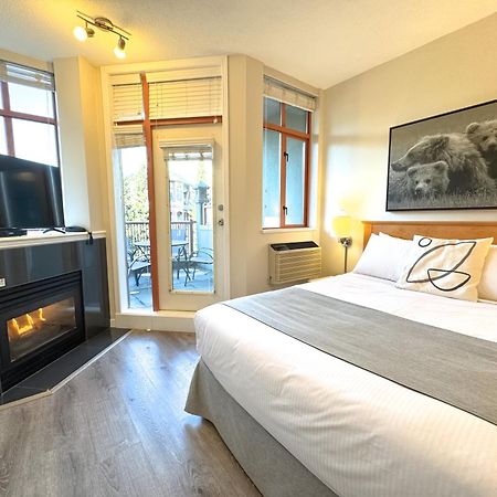 Alpenglow Lodge By Mva Whistler Exterior foto