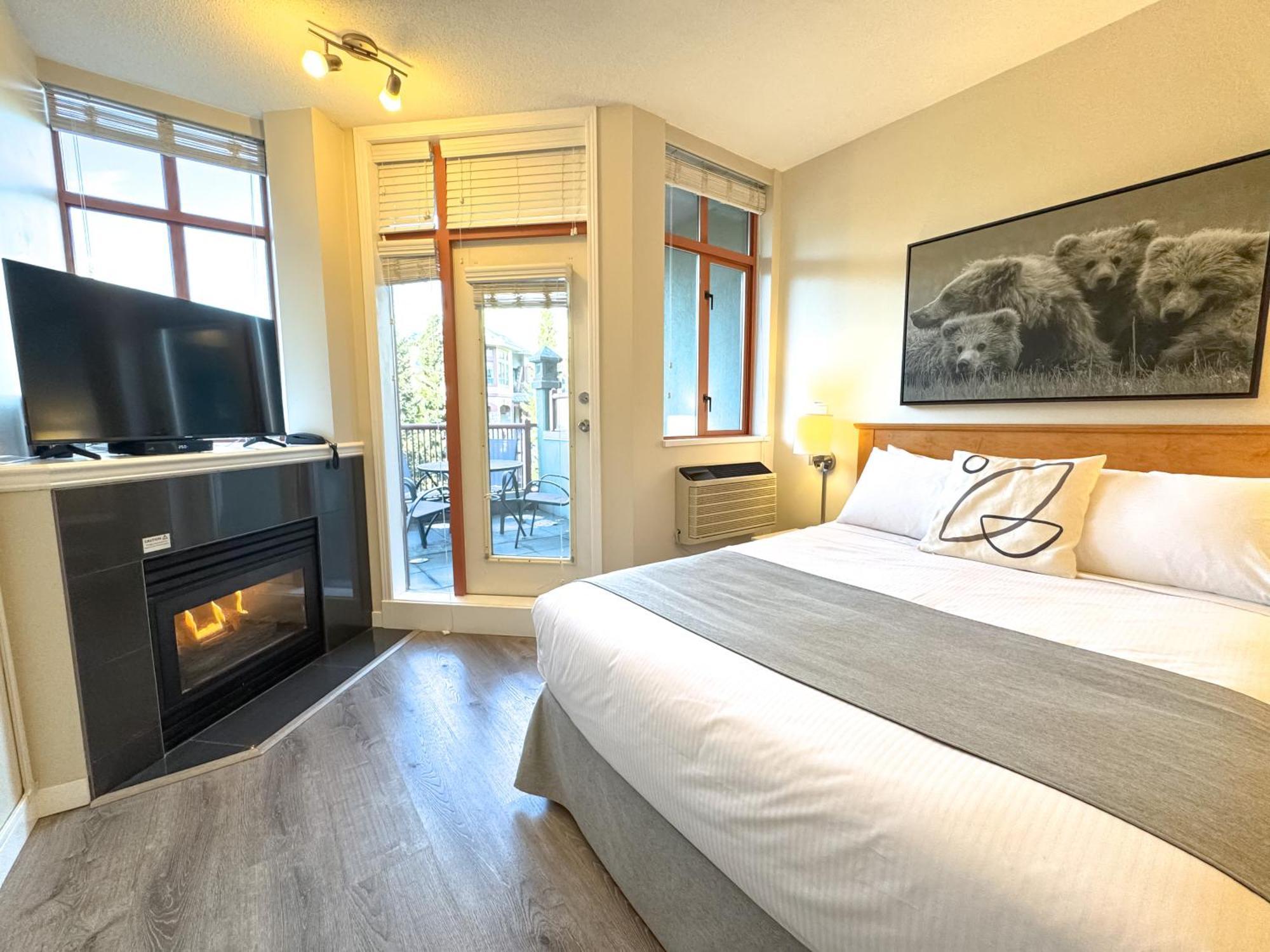 Alpenglow Lodge By Mva Whistler Exterior foto